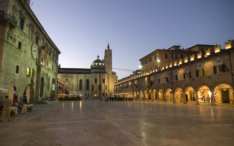 CAPODANNO NELLE MARCHE TRA BORGHI ANTICHI E CITTÀ D'ARTE 
